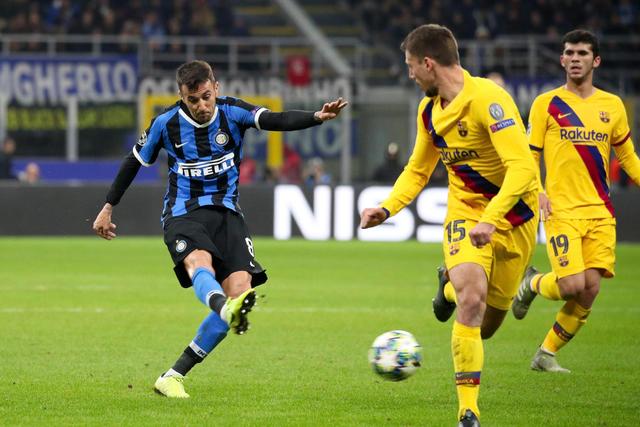 巴黎vs拜仁球迷挂出横幅：滚蛋，财阀纳赛尔！