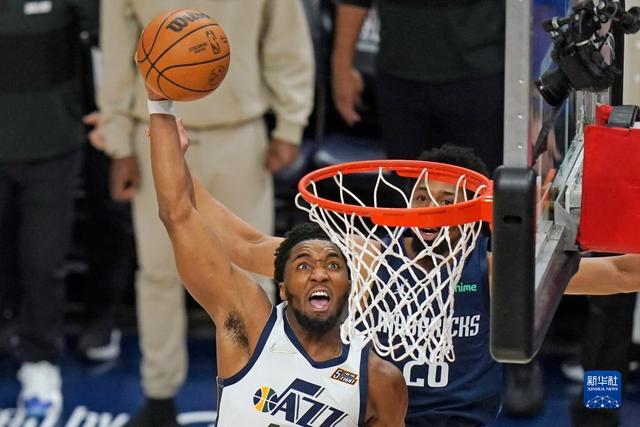 王哲林31+15特林布尔29+10 上海险胜青岛