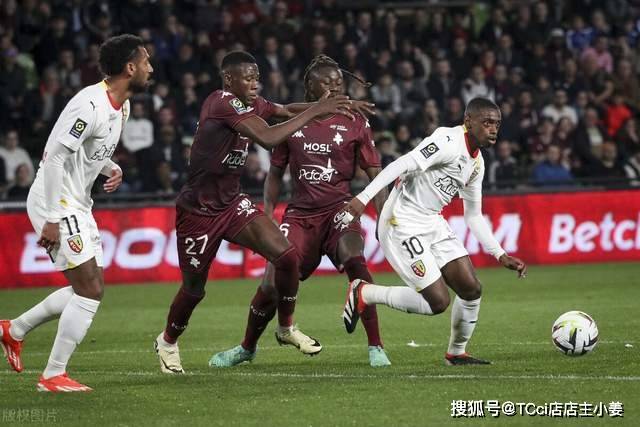 王哲林31+15特林布尔29+10 上海险胜青岛